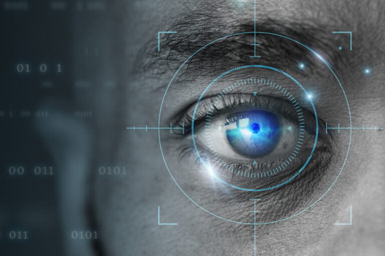 tecnologia de biometria retinal com remix digital de olho de homem